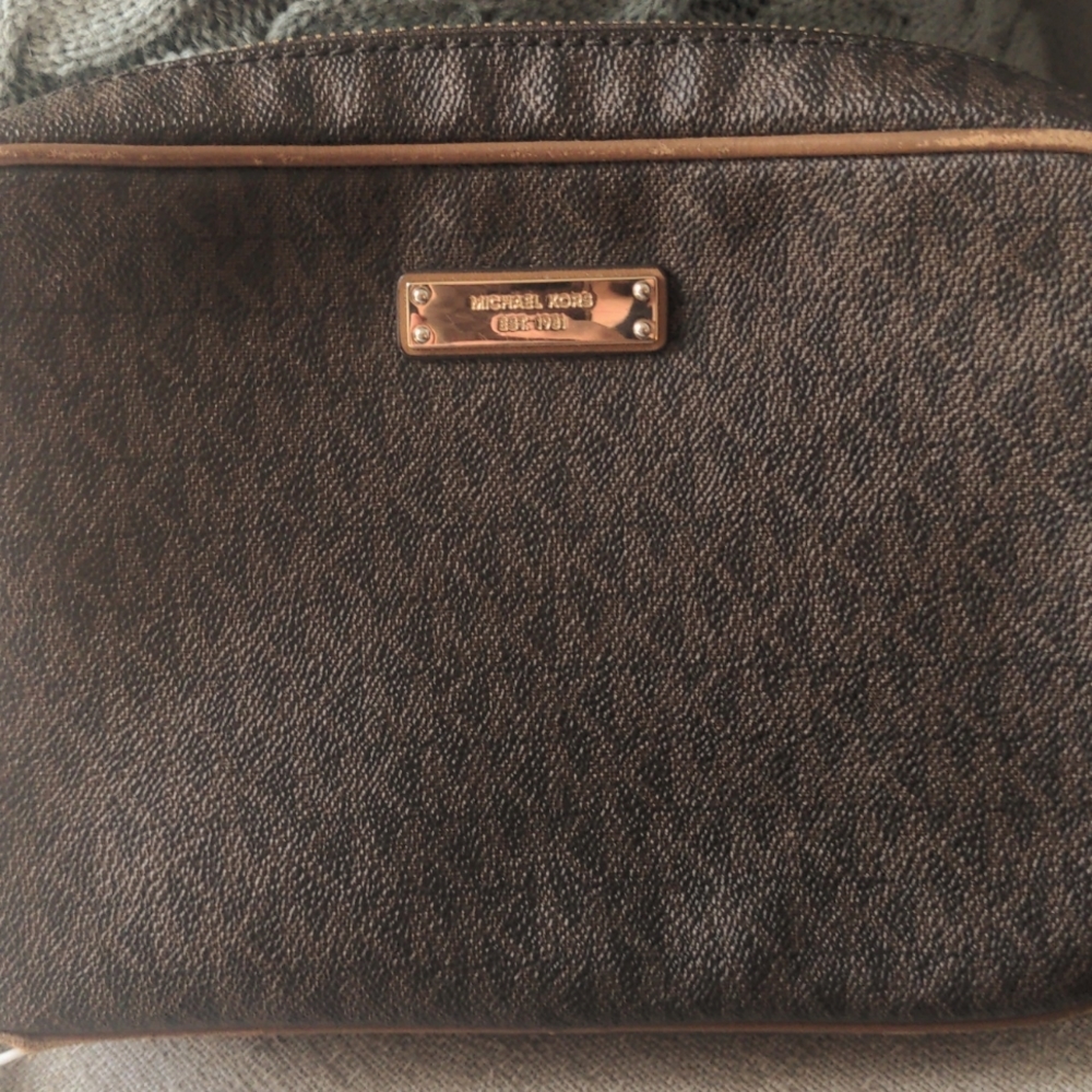 Authentic Michael Kors Crossbody